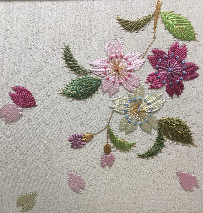 桜の手刺繍(日本刺繍)を施した半襟 - 水着
